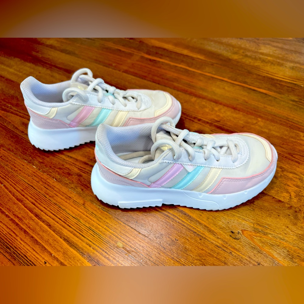 Adidas Girls Size 2.  Great condition!